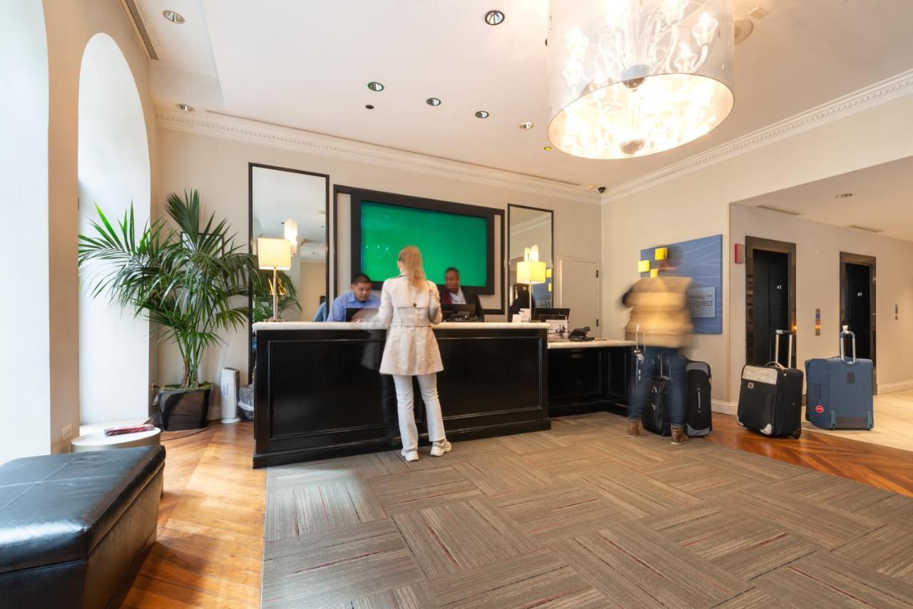 Holiday Inn Express Chicago - Magnificent Mile By Ihg Екстер'єр фото