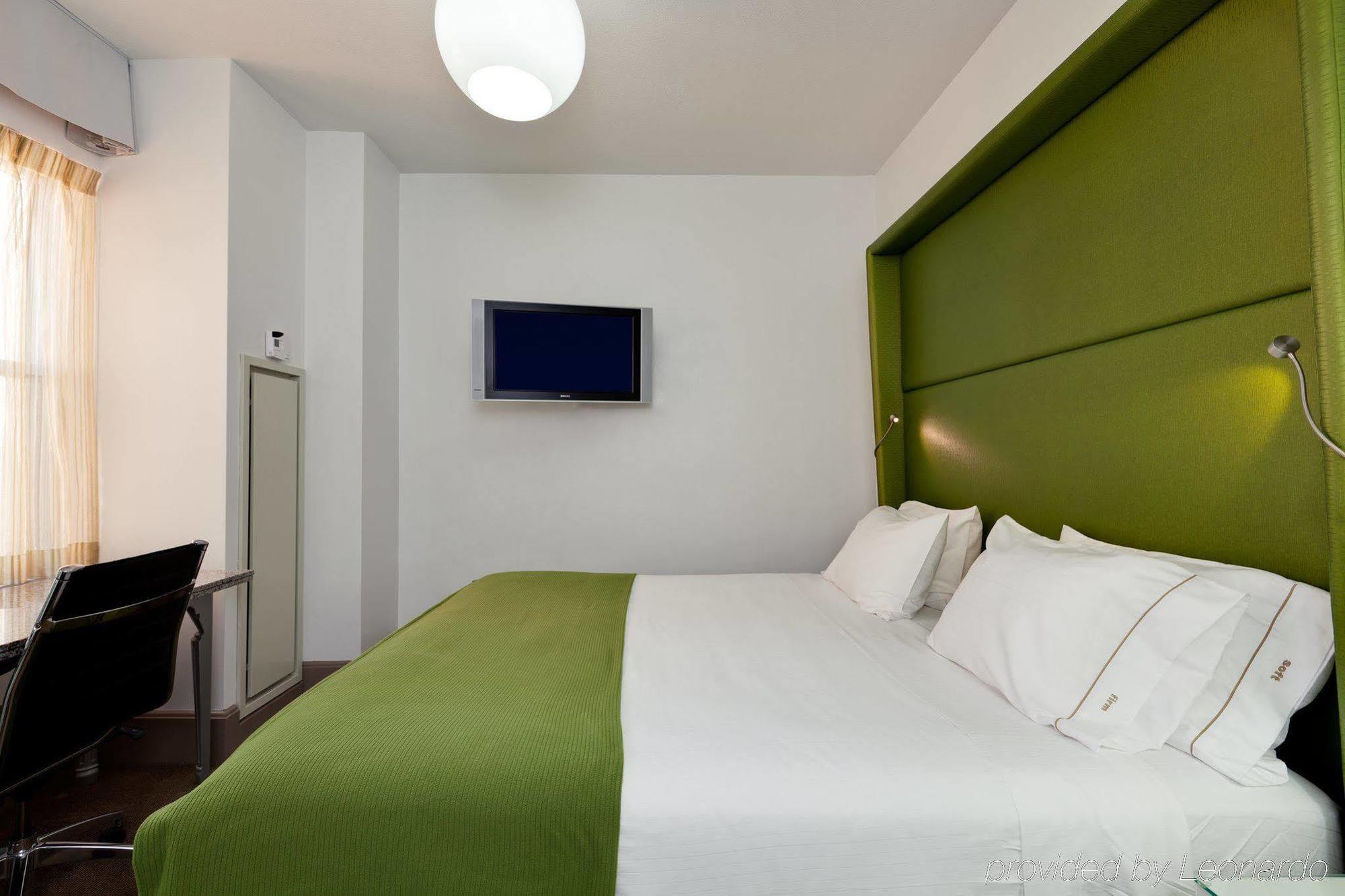 Holiday Inn Express Chicago - Magnificent Mile By Ihg Екстер'єр фото