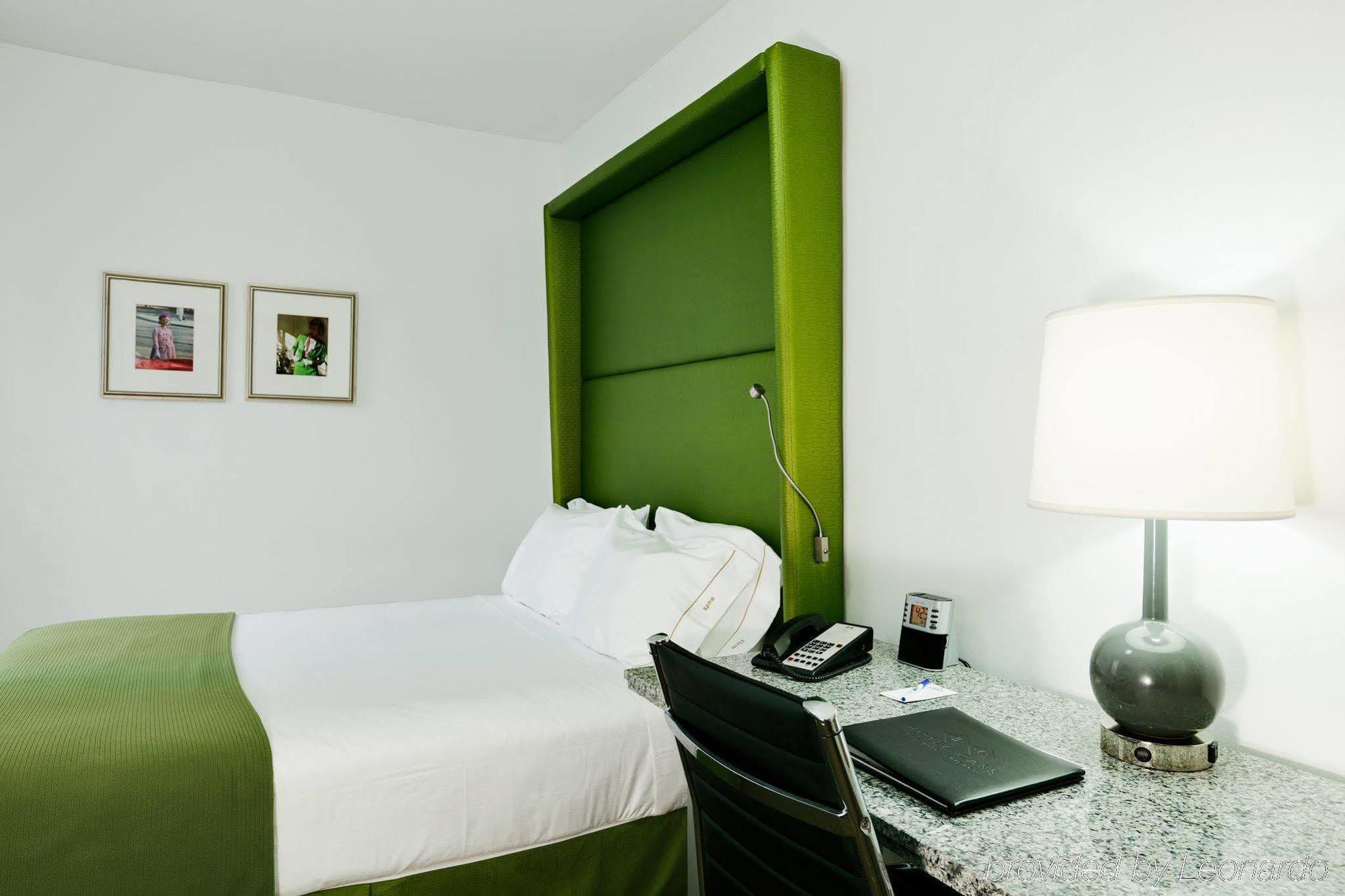 Holiday Inn Express Chicago - Magnificent Mile By Ihg Екстер'єр фото