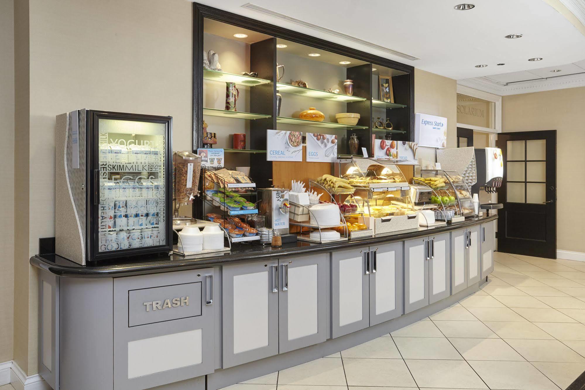 Holiday Inn Express Chicago - Magnificent Mile By Ihg Екстер'єр фото