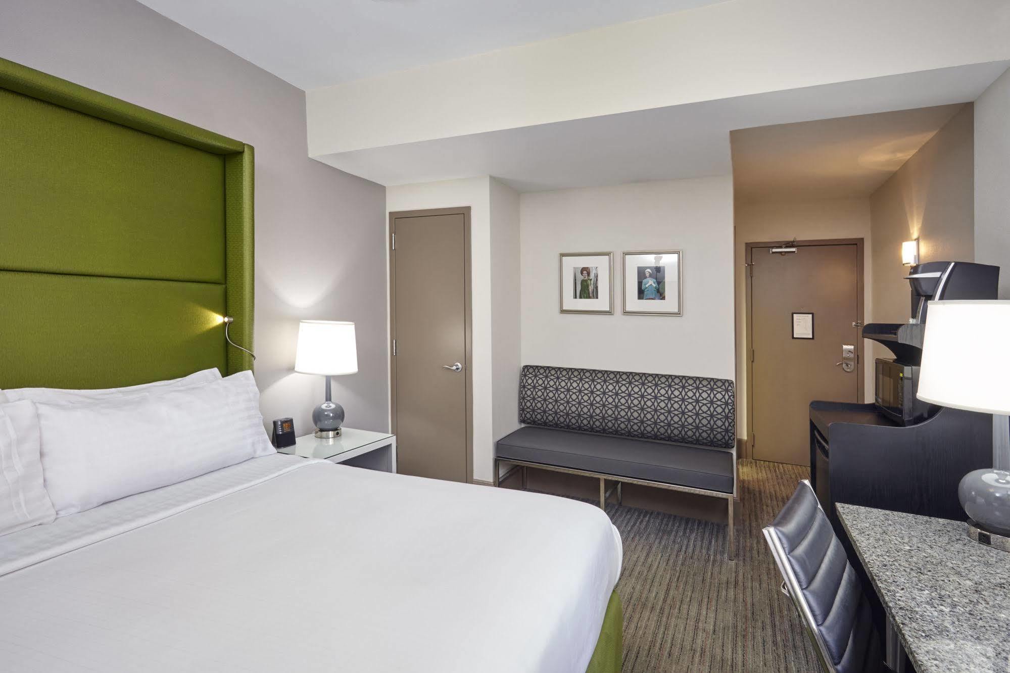 Holiday Inn Express Chicago - Magnificent Mile By Ihg Екстер'єр фото
