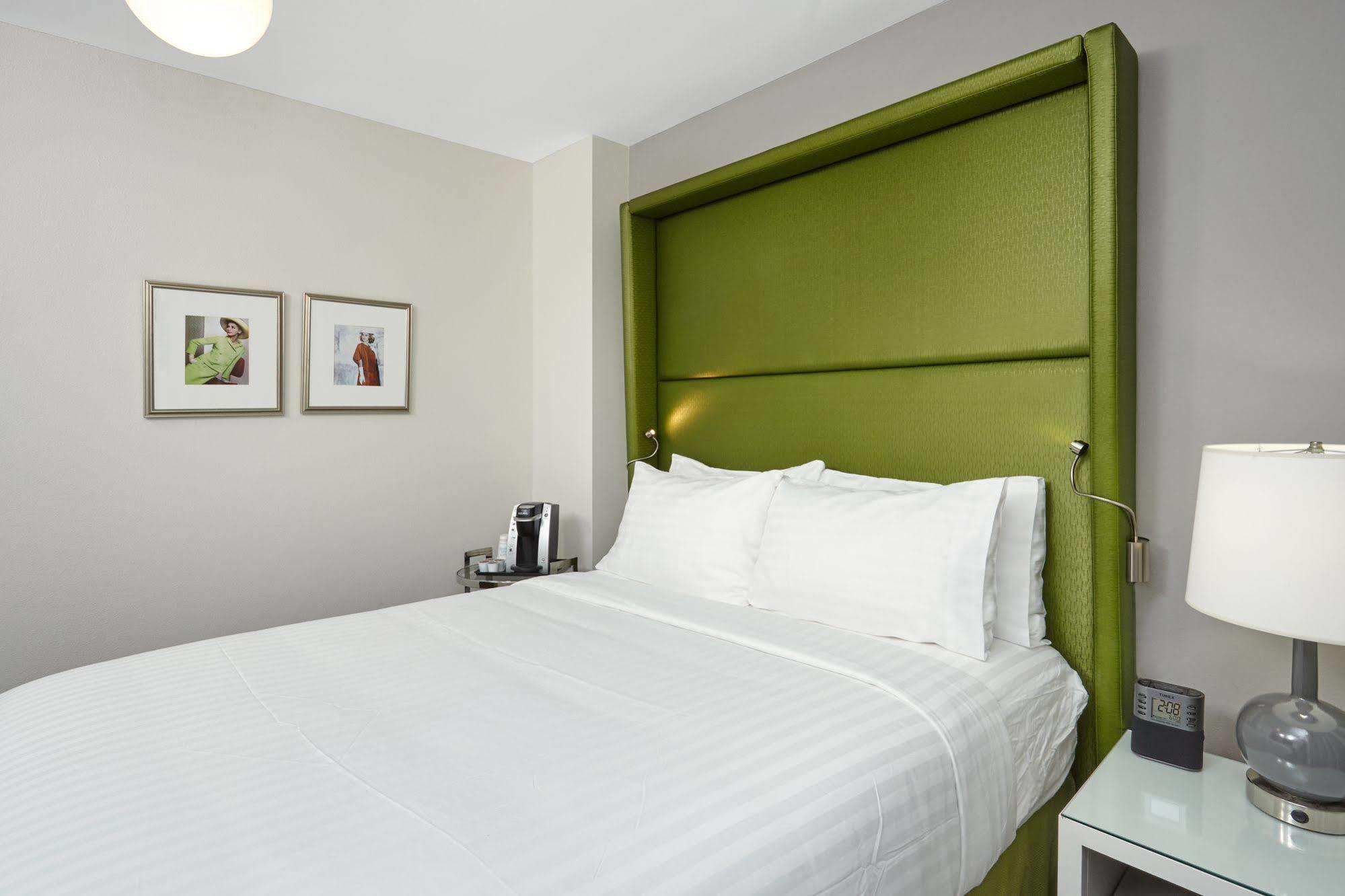 Holiday Inn Express Chicago - Magnificent Mile By Ihg Екстер'єр фото