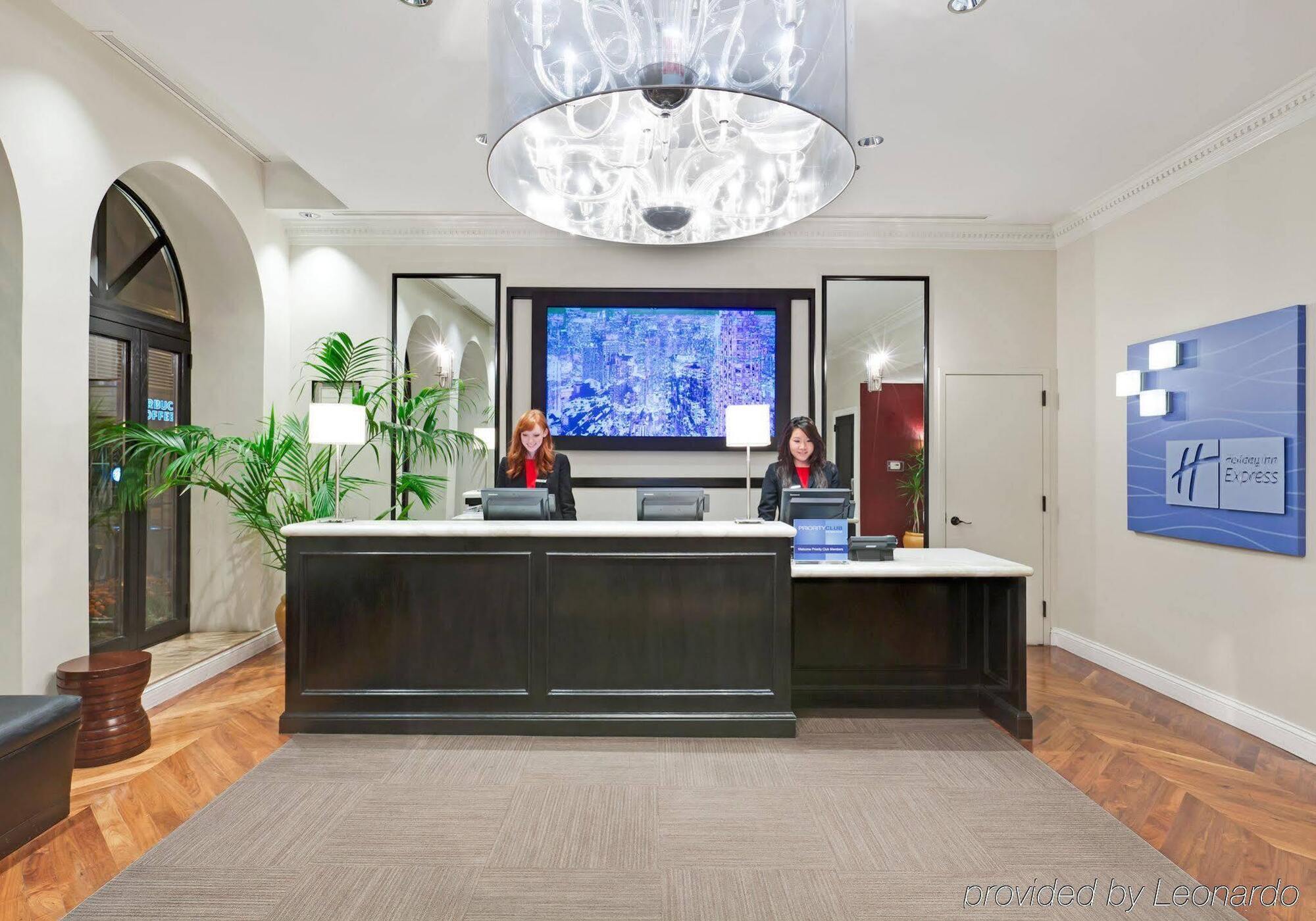 Holiday Inn Express Chicago - Magnificent Mile By Ihg Екстер'єр фото
