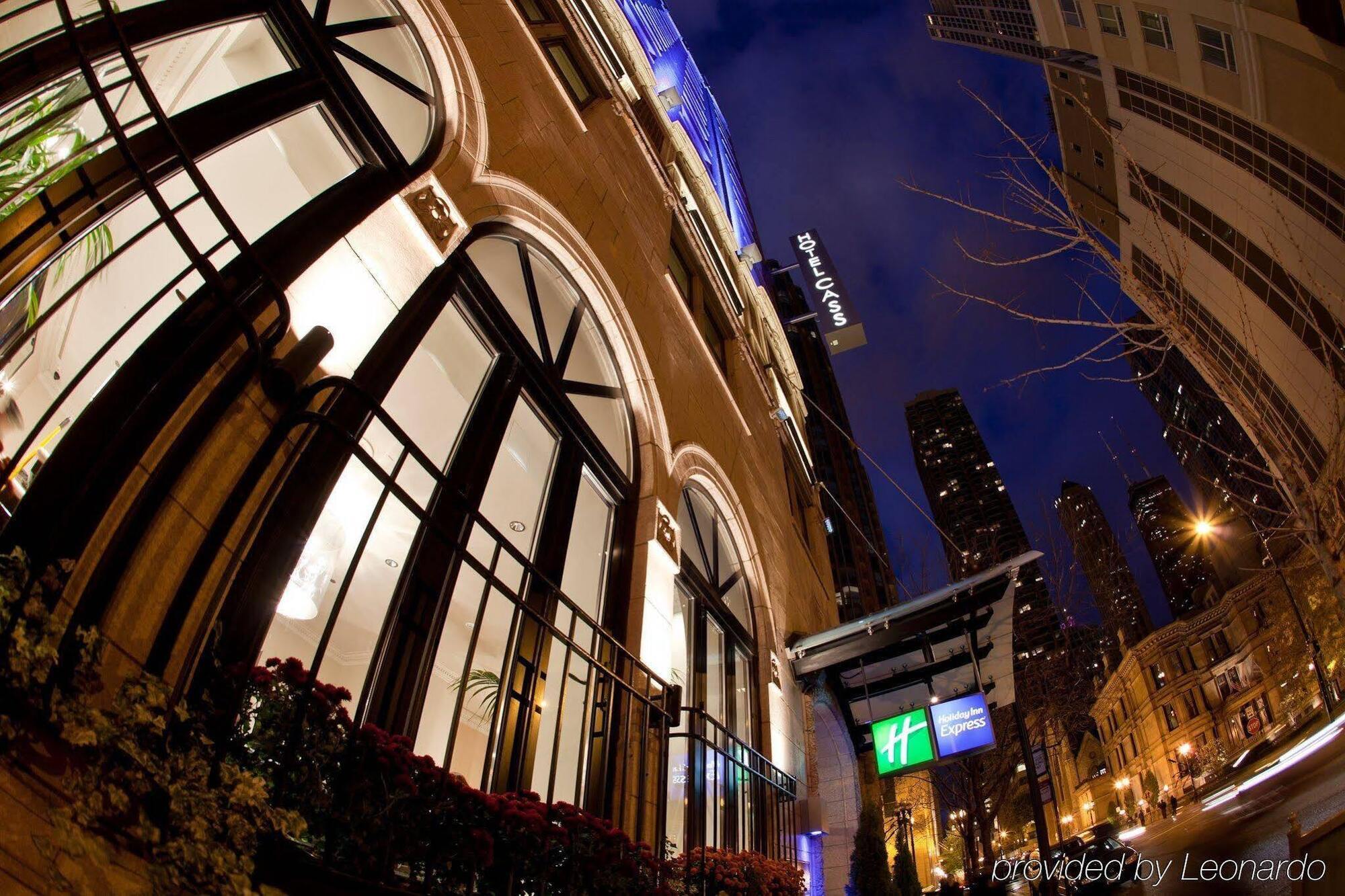 Holiday Inn Express Chicago - Magnificent Mile By Ihg Екстер'єр фото